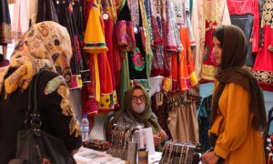صنایع دستی زنان افغانستان؛ بازار کم درامدی برای زنان که شغل شان را از دست داده اند