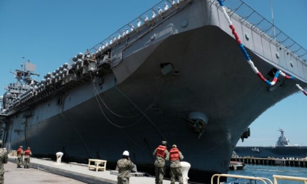 تهدید به غرق کردن کشتی های آمریکا؛ آیا تنگه هرمز به نقطه انفجار میرسد؟ تهدید به غرق کردن کشتی های آمریکا؛ آیا تنگه هرمز به نقطه انفجار میرسد؟