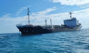 عبور یک نفت کش بزرگ ایران از تنگه هرمز