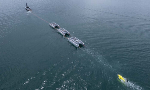 بریتانیا به تنگه هرمز ماین‌روب اعزام می‌کند