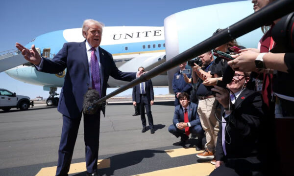 دونالد ترامپ: تنگه هرمز در محاصره ما قرار دارد و ایران خواهان بازگشایی آن است