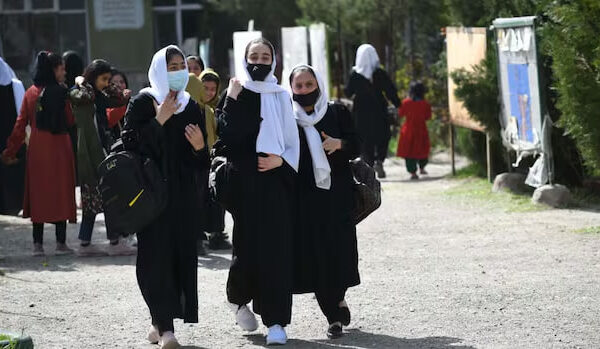 اتحادیه اروپا: منع آموزش دختران پیامد ویران‌گری برای افغانستان دارد