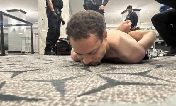 سی‌بی‌اس نیوز: مظنون به تیراندازی در ضیافت کاخ سفید یک معلم است