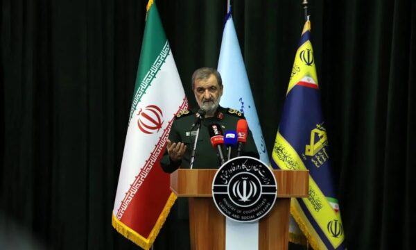 محسن رضایی: موشک‌های ایران، امریکا را بیشتر در باتلاق فرو خواهد برد