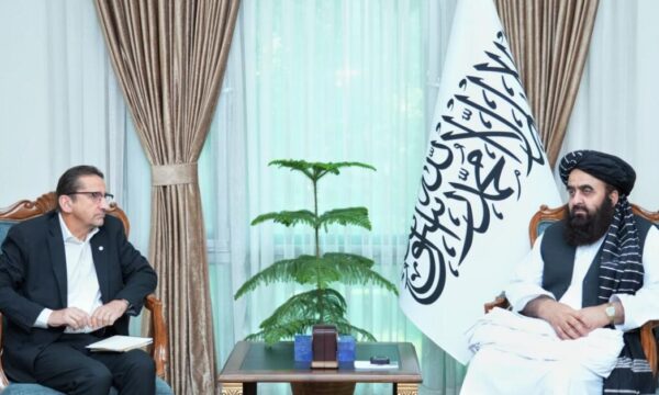 وزیر خارجه‌ی طالبان با معاون یوناما در مورد مدیریت کمک‌های بشری گفتگو کرد