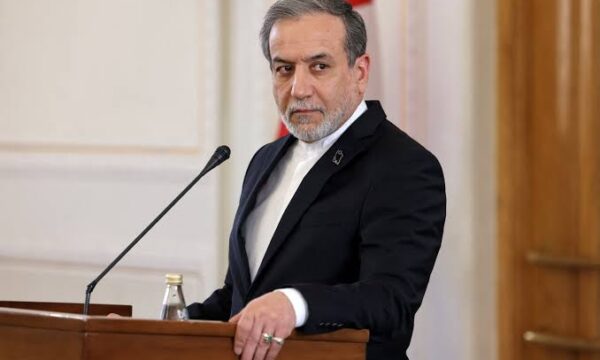 عراقچی: هرگونه تهدید علیه رهبری ایران با پاسخ قاطع روبرو میشود عراقچی: هرگونه تهدید علیه رهبری ایران با پاسخ قاطع روبرو میشود