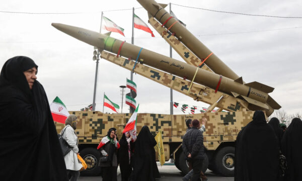ارتش ایران: با ادامه حملات امریکا، سناریوهای جدیدی را اجرا میکنیم ارتش ایران: با ادامه حملات امریکا، سناریوهای جدیدی را اجرا میکنیم