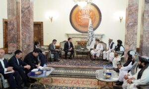 مقامات اوزبیکستان و نخست‌وزیر طالبان در مورد تقویت روابط دوجانبه گفتگو کردند