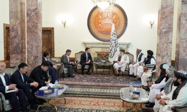 مقامات اوزبیکستان و نخست‌وزیر طالبان در مورد تقویت روابط دوجانبه گفتگو کردند