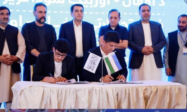 افغانستان و اوزبیکستان به ارزش ۲۰۰ میلیون دالر تفاهم‌نامه امضا کردند