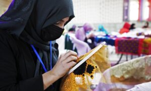 زنان در هرات پس از محدودیت‌های شغلی به کسب‌وکارهای کوچک روی آورده‌اند