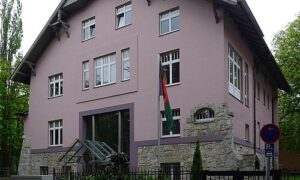 مدیریت نمایندگی های دیپلماتیک افغانستان در اختیار دیپلمات هایی سابق است