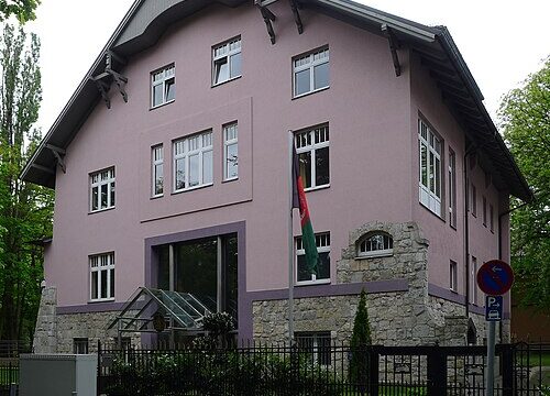 مدیریت نمایندگی های دیپلماتیک افغانستان در اختیار دیپلمات هایی سابق است