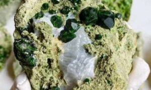شناسایی ۴۲ معدن جدید زمرد، تورمالین و گرینگارنت در پنجشیر شناسایی ۴۲ معدن جدید زمرد، تورمالین و گرینگارنت در پنجشیر