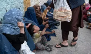 افغان‌ها با نان و چای روزگار می‌گذرانند؛ هشدار درباره تشدید فقر