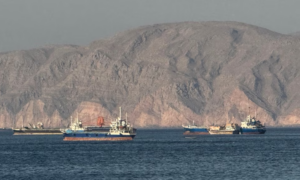 بریتانیا از وقوع دو انفجار در نزدیکی یک نفتکش در تنگه هرمز خبر داد بریتانیا از وقوع دو انفجار در نزدیکی یک نفتکش در تنگه هرمز خبر داد