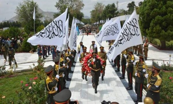 طالبان: استقلال افغانستان در نتیجه قربانی و جهاد مجاهدین به‌دست آمد