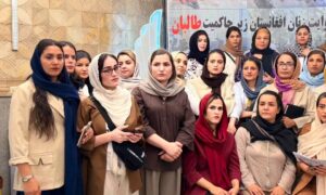 زنان معترض: جهان طالبان را عادی‌سازی نکند