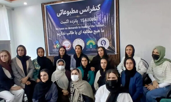 زنان معترض: حقوق زنان و دختران افغانستان قابل معامله نیست