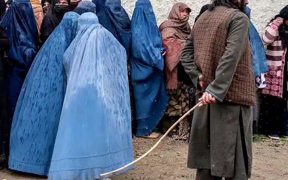 تلگراف: زنان و دختران افغانستان از جامعه رانده شدند