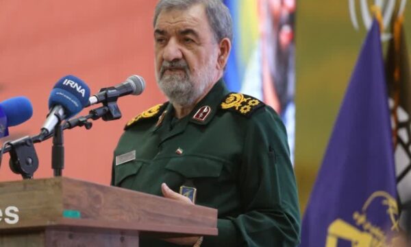 محسن رضایی: همسایگانی که در تحریم با امریکا همکاری کنند، مجازات میشوند محسن رضایی: همسایگانی که در تحریم با امریکا همکاری کنند، مجازات میشوند