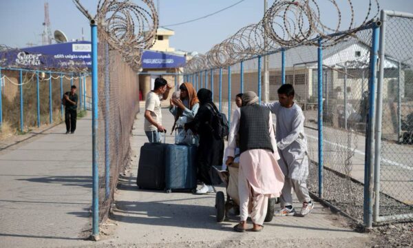 رویترز: بحران اقتصادی ایران مهاجران افغان را وادار به بازگشت کرده است