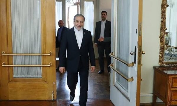 عباس عراقچی: ایران برای جنگ آخرالزمانی آماده میباشد عباس عراقچی: ایران برای جنگ آخرالزمانی آماده میباشد
