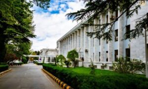 طالبان کاردار پاکستان را پس از حملات هوایی احضار کرد طالبان کاردار پاکستان را پس از حملات هوایی احضار کرد