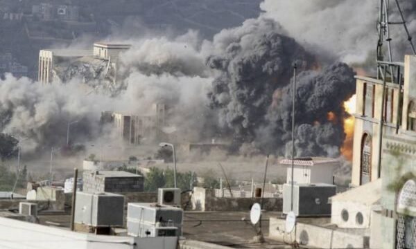 انفجارهای شدید در صنعا؛ حملات هوایی گزارش شد