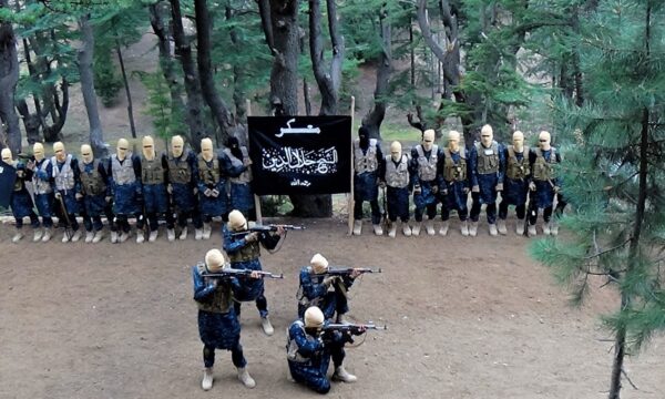 مقام پاکستانی: اکنون بیش از ۲۰ هزار تروریست در افغانستان حضور دارند