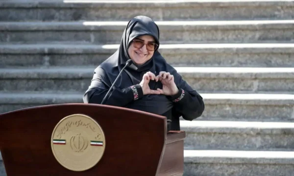 فاطمه مهاجرانی: چه با جنگ چه با مذاکره، از کشور دفاع خواهیم کرد